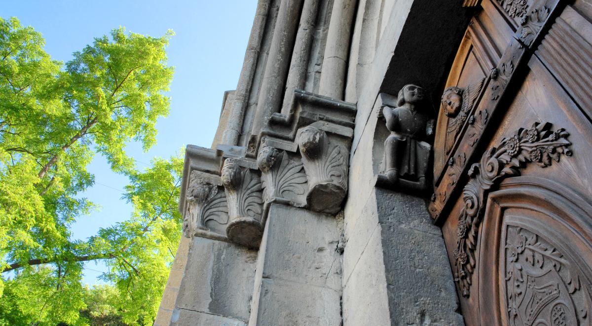 Journées du Patrimoine de Pays &amp; des Moulins - Eglise ND de Nazareth à Seyne, Porte d'entrée de l'église