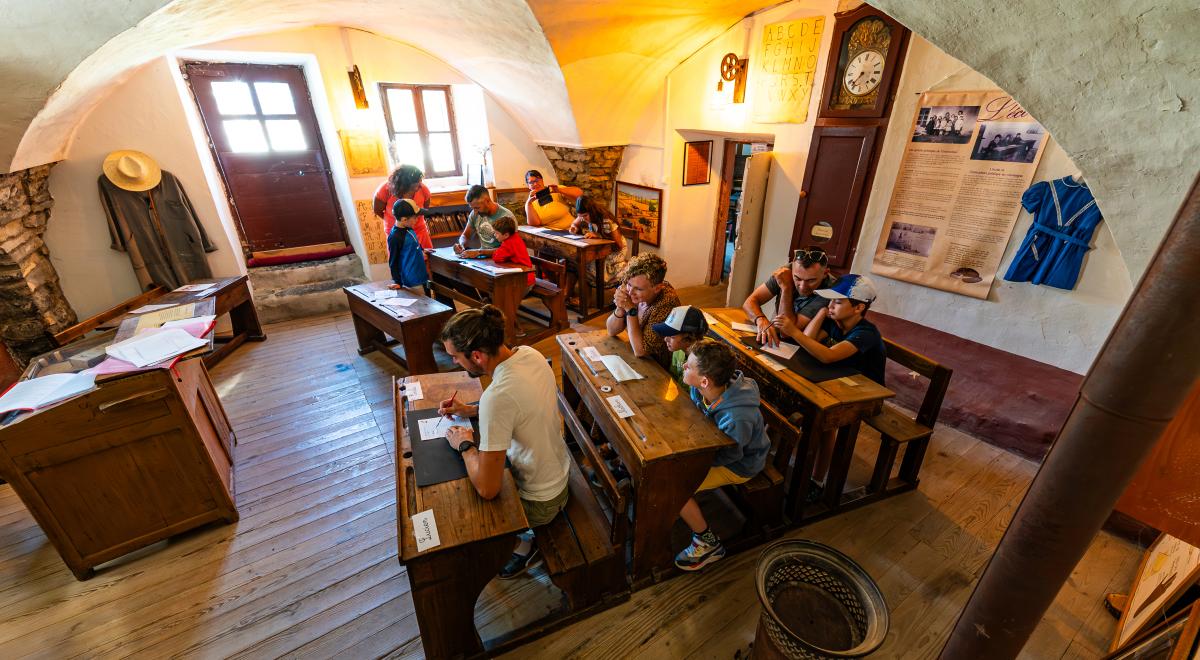 Enquête animée : Elémentaire, ma chère Léonne !_Pontis Enquête animée : Elémentaire, ma chère Léonne !_Pontis