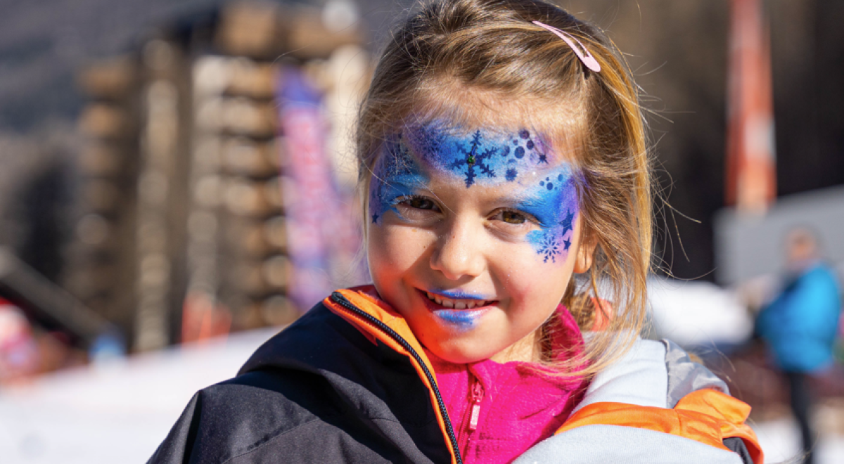 Défilé des enfants costumés avec Samba Unidos et l'Happy_Les Orres