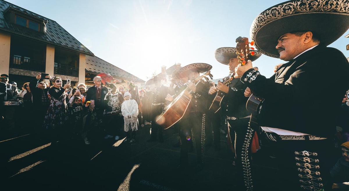 Préparez-vous à vibrer avant le grand défilé - Mariachis pendant la Fête des Morts de Barcelonnette Préparez-vous à vibrer avant le grand défilé - Mariachis pendant la Fête des Morts de Barcelonnette