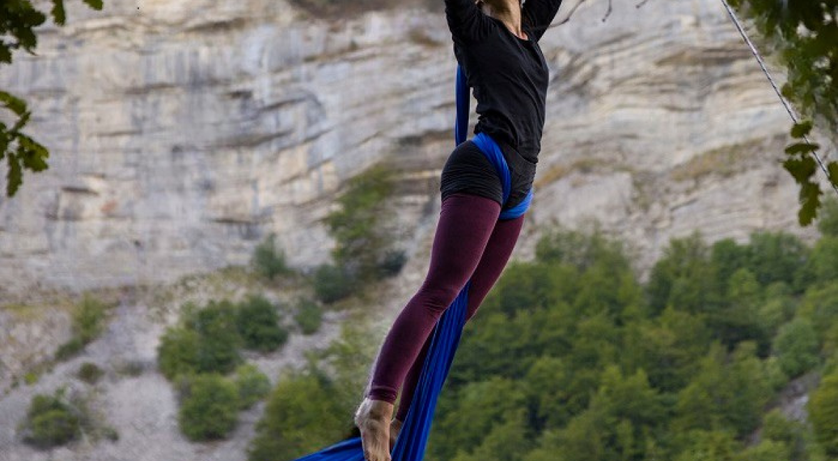 Tissu aérien dans les arbres 2