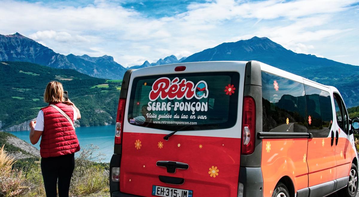 Rendez-vous de l'été : Visite décalée en van rétro._Rousset-Serre-Ponçon
