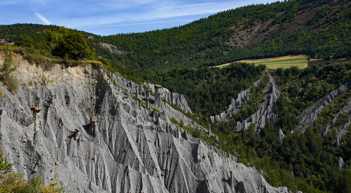 Rendez-vous de l'été : Visite décalée en van rétro._Rousset-Serre-Ponçon