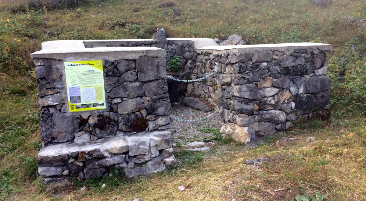 les vestiges de la chapelle st veran CROTS - les vestiges de la chapelle st veran CROTS