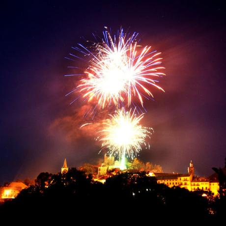 Seyne les Alpes fête le 14 Juillet dans la rue - Feu d'artifice